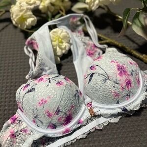 Victoria's Secret Lace Bra in Soft Blue and Pink